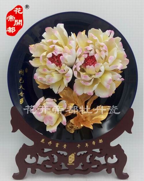 今年看不了牡丹花沒(méi)關(guān)系，買件牡丹瓷就可以啦